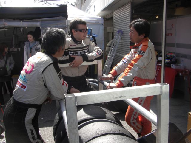 Team Engineer Enjou and drivers Igor Sushko and Tsubobayashi