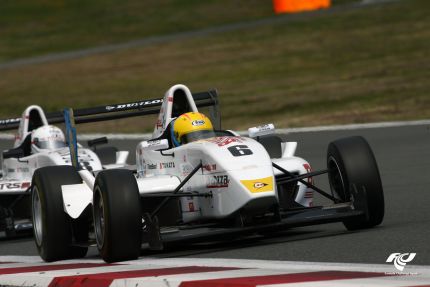 Igor Sushko in #6 Avanzza x Bomex FCJ formula car.