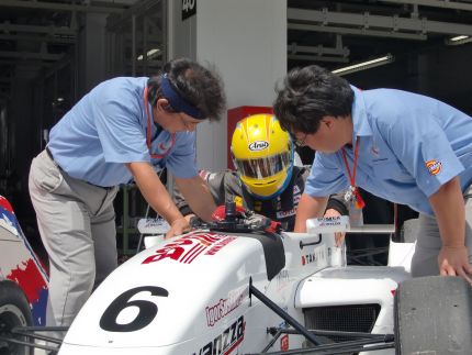 Igor Sushko - Bomex x Avanzza #6 Formula Renault
http://www.igorsushko.com