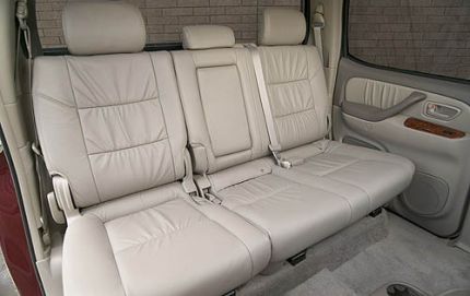 tundra_interior_rear_seats