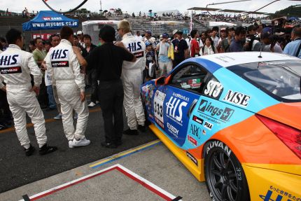 The pit-walk for the Super Taikyu series at Okayama Circuit. The H.I.S. Nissan Fairlady Z, piloted by Igor Sushko and Maejima Sh