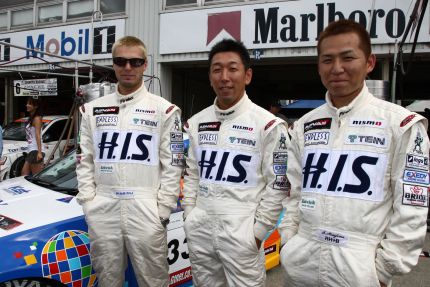 The pit-walk for the Super Taikyu series at Okayama Circuit. The H.I.S. Nissan Fairlady Z, piloted by Igor Sushko and Maejima Sh