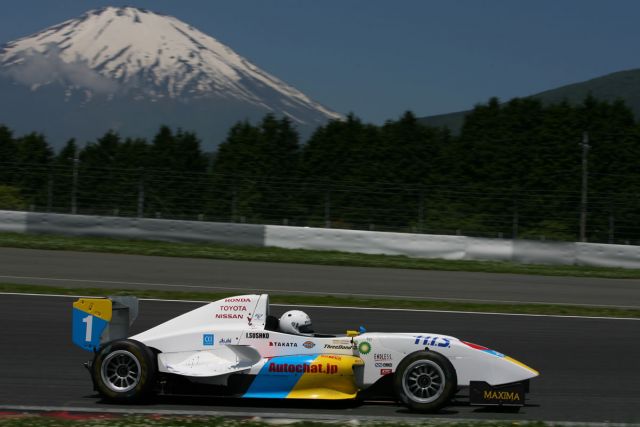 Igor Sushko in the H.I.S. FCJ Formula with Mount Fuji at the backdrop.