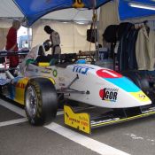 The Formula Challenge Japan 2007 open-wheel race car, based on the European Formula Renault.