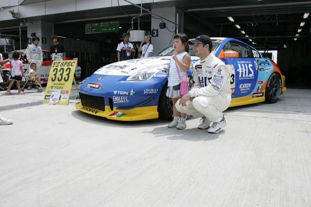 Igor Sushko taking pictures with aspiring race drivers!