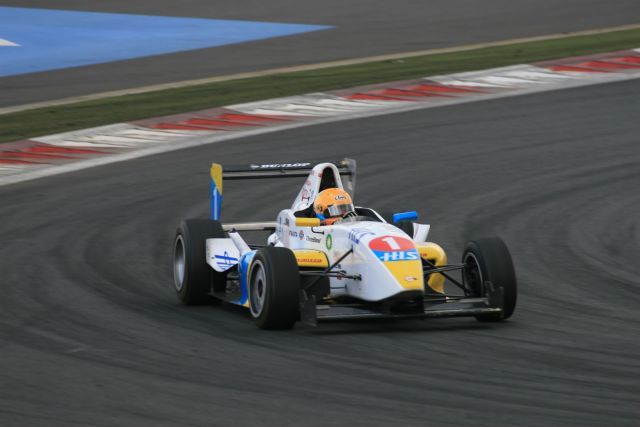 Igor Sushko at Fuji Speedway in the Japanese FCJ - Formula Renault. #1 H.I.S. car.