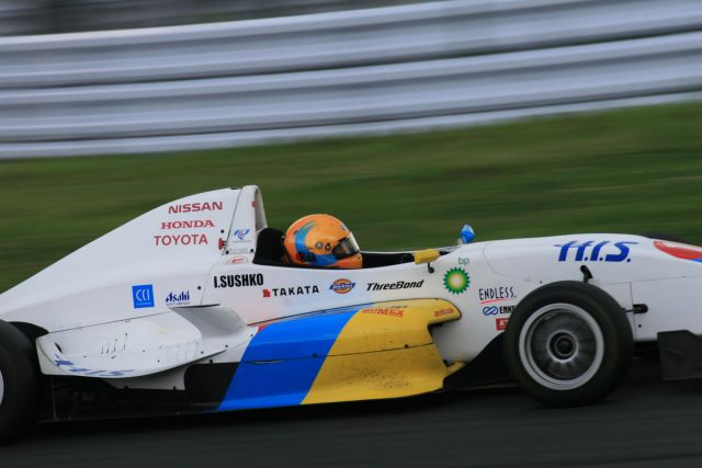 Igor Sushko at Fuji Speedway in the Japanese FCJ - Formula Renault. #1 H.I.S. car.