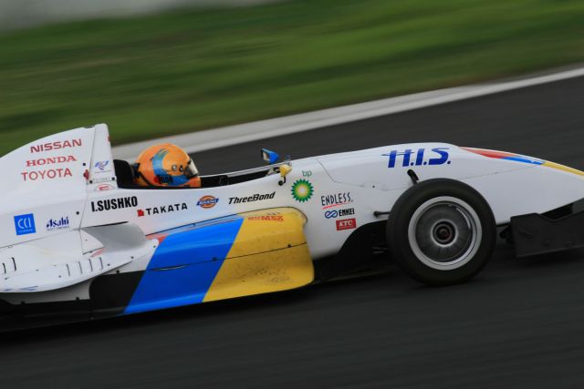 Igor Sushko at Fuji Speedway in the Japanese FCJ - Formula Renault. #1 H.I.S. car.