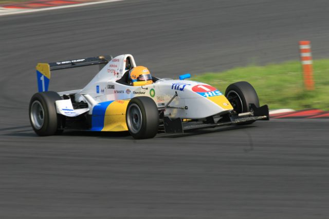 Igor Sushko at Fuji Speedway in the Japanese FCJ - Formula Renault. #1 H.I.S. car.