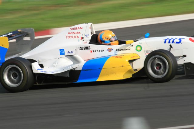 Igor Sushko at Fuji Speedway in the Japanese FCJ - Formula Renault. #1 H.I.S. car.