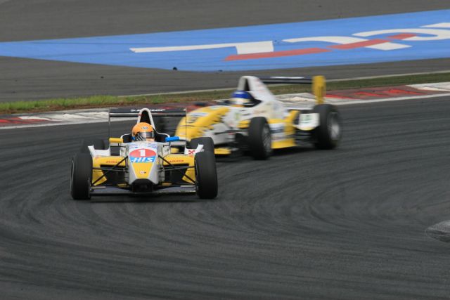 Igor Sushko at Fuji Speedway in the Japanese FCJ - Formula Renault. #1 H.I.S. car.