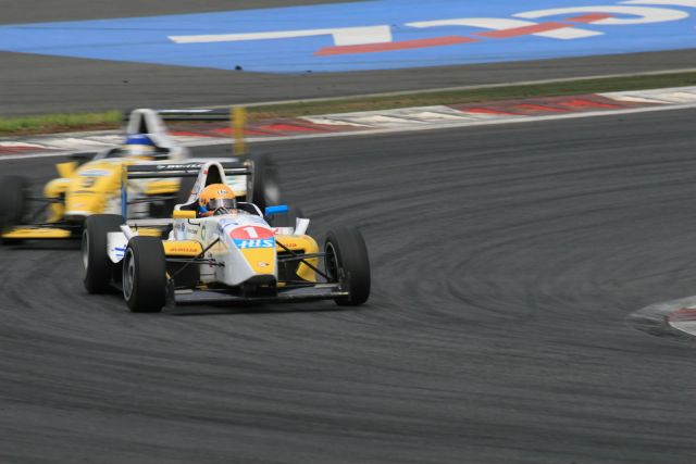 Igor Sushko at Fuji Speedway in the Japanese FCJ - Formula Renault. #1 H.I.S. car.