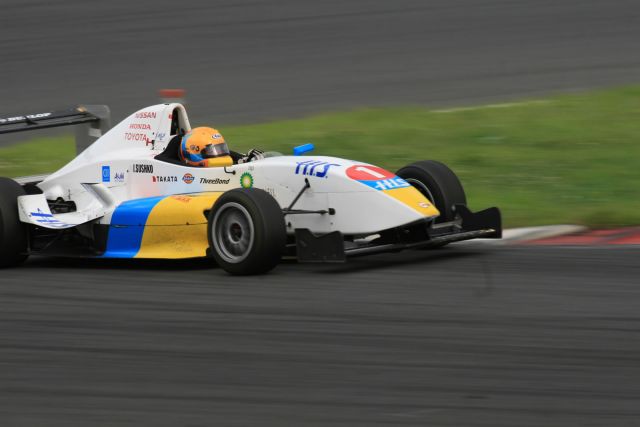 Igor Sushko at Fuji Speedway in the Japanese FCJ - Formula Renault. #1 H.I.S. car.