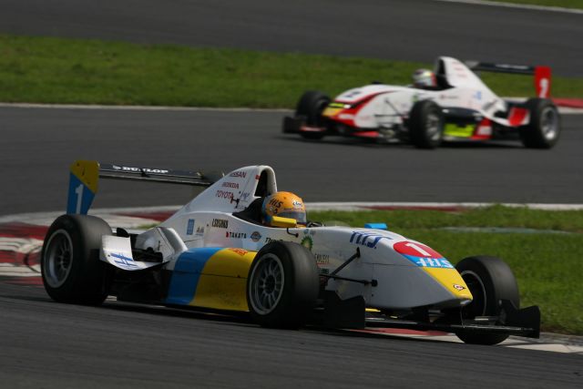 Igor Sushko at Fuji Speedway in the Japanese FCJ - Formula Renault. #1 H.I.S. car.