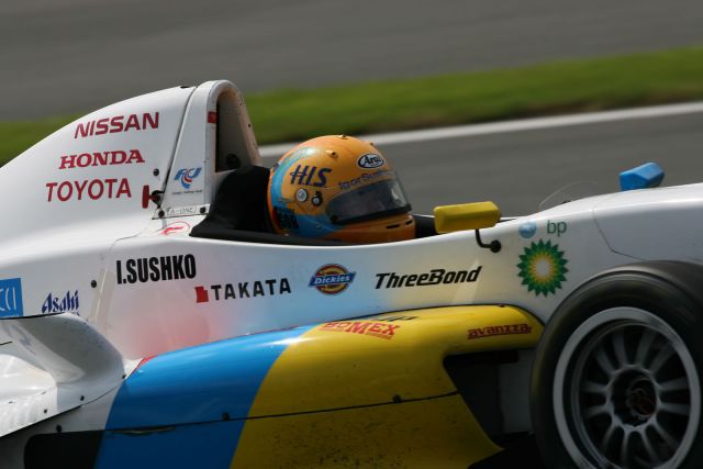 Igor Sushko at Fuji Speedway in the Japanese FCJ - Formula Renault. #1 H.I.S. car.