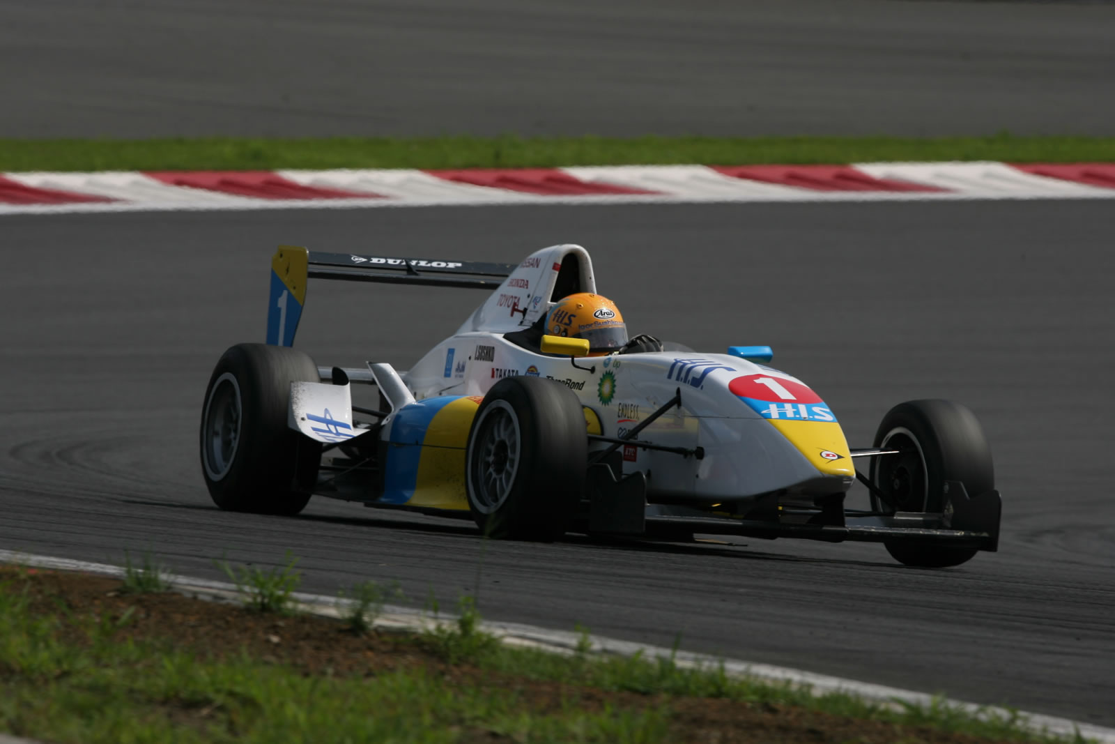 Igor Sushko at Fuji Speedway in the Japanese FCJ - Formula Renault. #1 H.I.S. car.