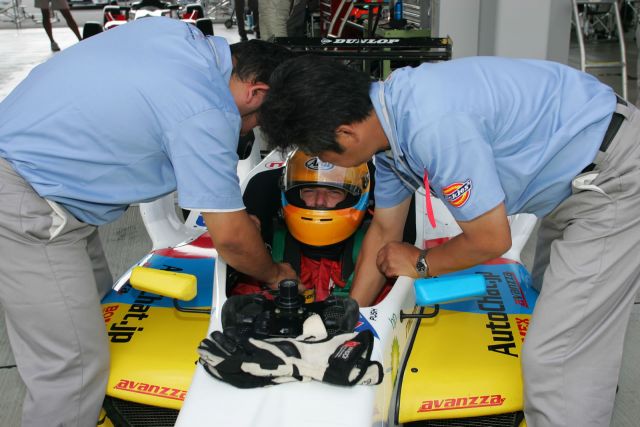 Igor Sushko at Fuji Speedway in the Japanese FCJ - Formula Renault. #1 H.I.S. car.