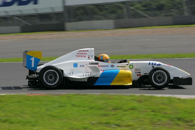 Igor Sushko at Fuji Speedway in the Japanese FCJ - Formula Renault. #1 H.I.S. car.