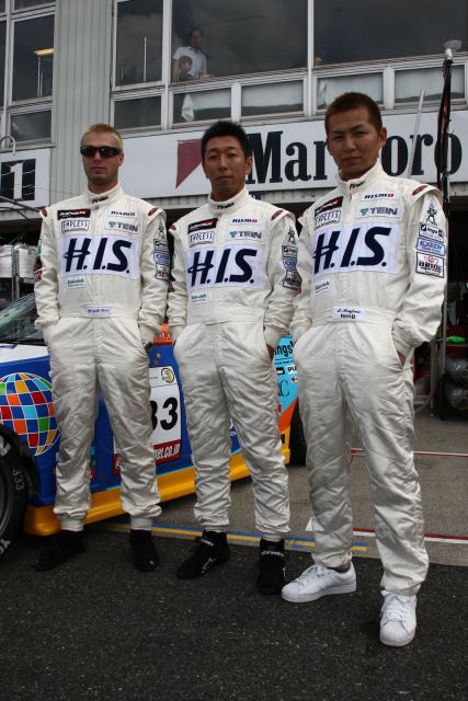 The pit-walk for the Super Taikyu series at Okayama Circuit. The H.I.S. Nissan Fairlady Z, piloted by Igor Sushko and Maejima Sh