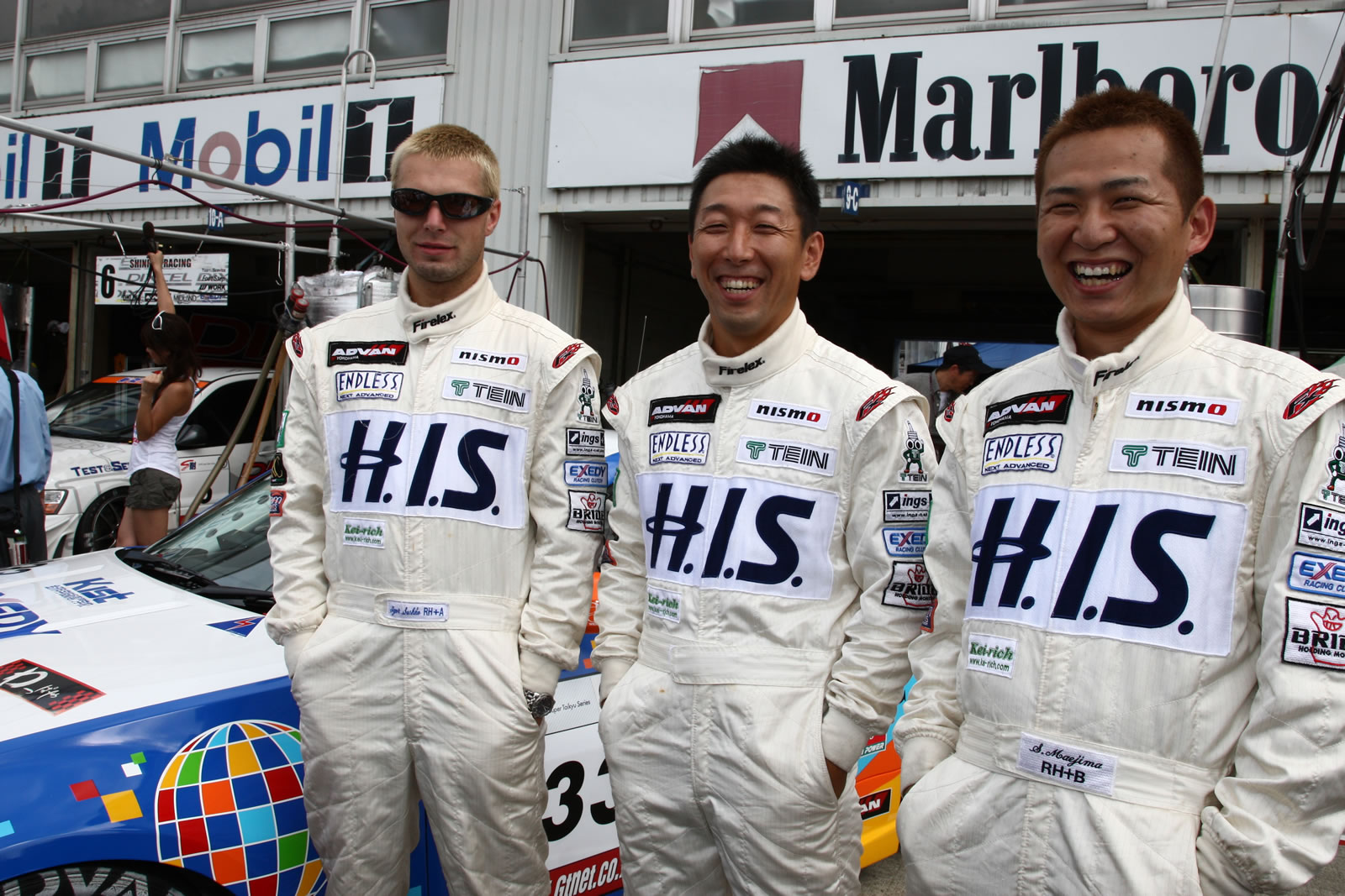 The pit-walk for the Super Taikyu series at Okayama Circuit. The H.I.S. Nissan Fairlady Z, piloted by Igor Sushko and Maejima Sh