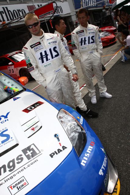 The pit-walk for the Super Taikyu series at Okayama Circuit. The H.I.S. Nissan Fairlady Z, piloted by Igor Sushko and Maejima Sh