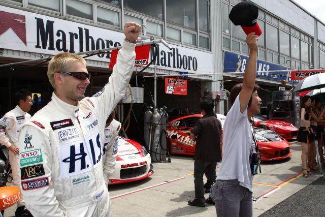 The pit-walk for the Super Taikyu series at Okayama Circuit. The H.I.S. Nissan Fairlady Z, piloted by Igor Sushko and Maejima Sh