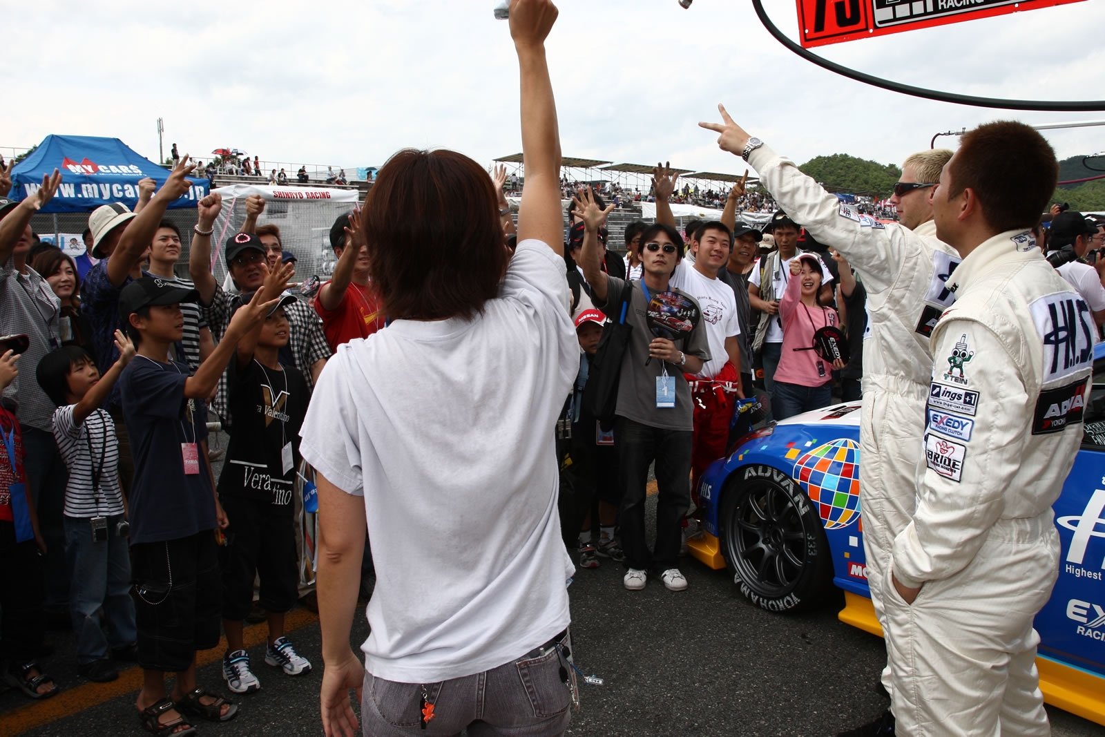 The pit-walk for the Super Taikyu series at Okayama Circuit. The H.I.S. Nissan Fairlady Z, piloted by Igor Sushko and Maejima Sh