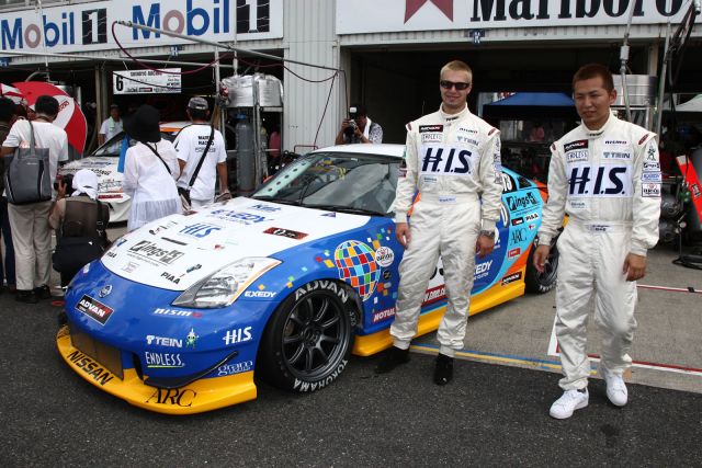 The pit-walk for the Super Taikyu series at Okayama Circuit. The H.I.S. Nissan Fairlady Z, piloted by Igor Sushko and Maejima Sh