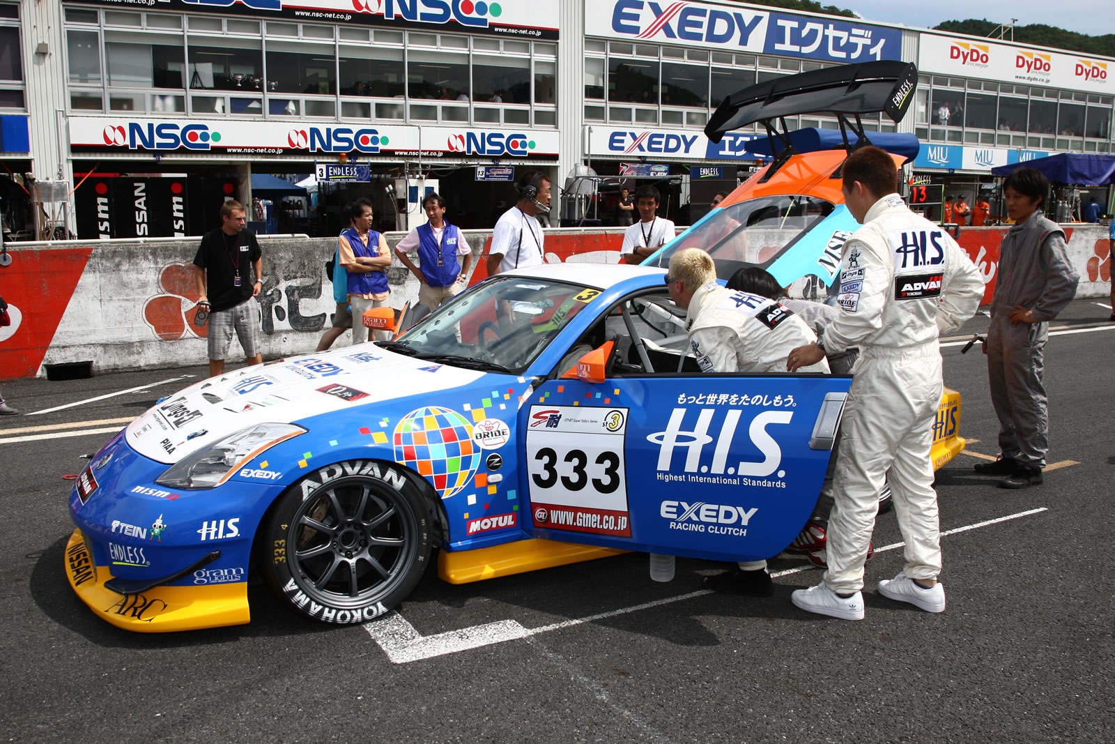 On the grid for the Super Taikyu series at Okayama Circuit. The H.I.S. Nissan Fairlady Z, piloted by Igor Sushko and Maejima Shy