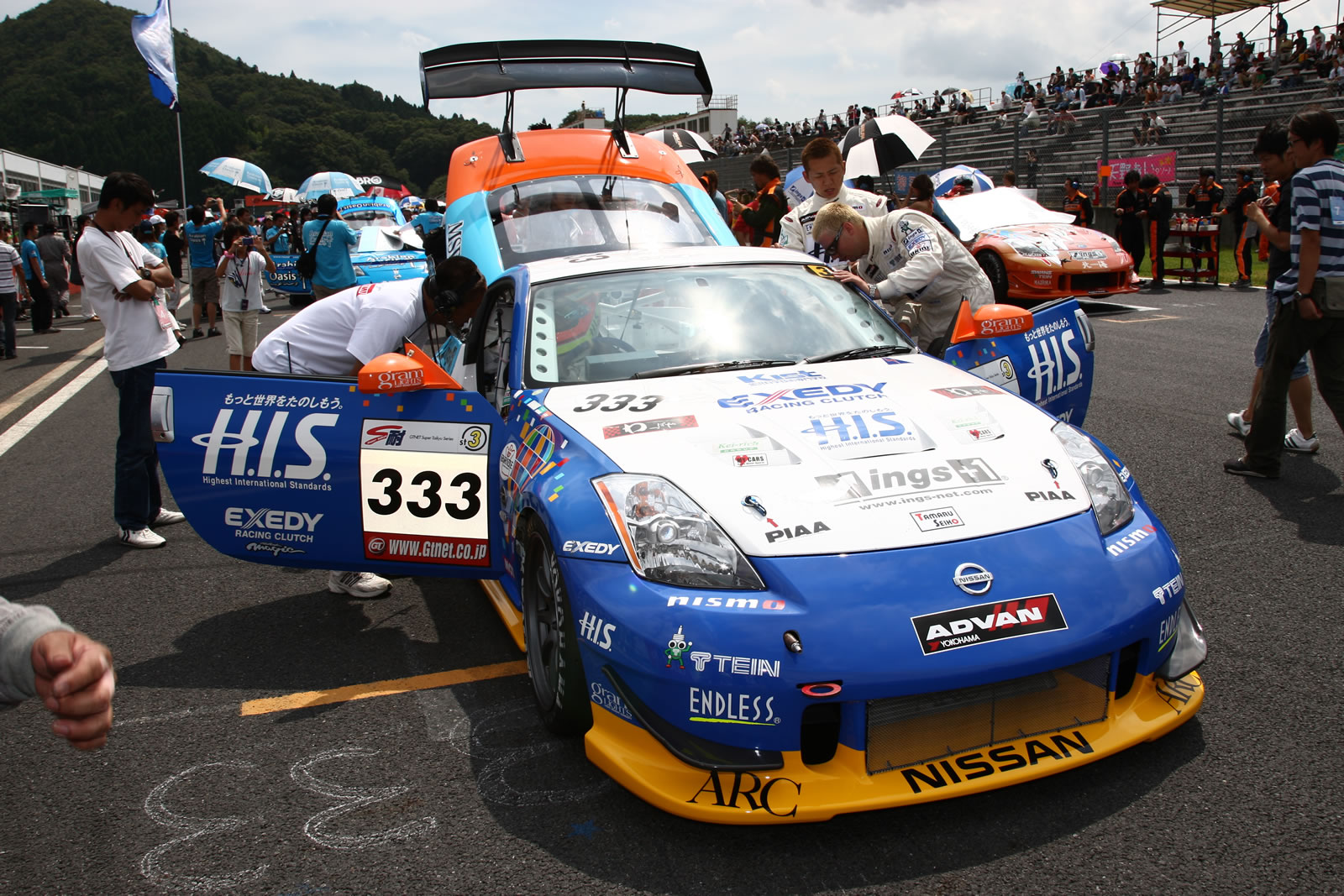 On the grid for the Super Taikyu series at Okayama Circuit. The H.I.S. Nissan Fairlady Z, piloted by Igor Sushko and Maejima Shy