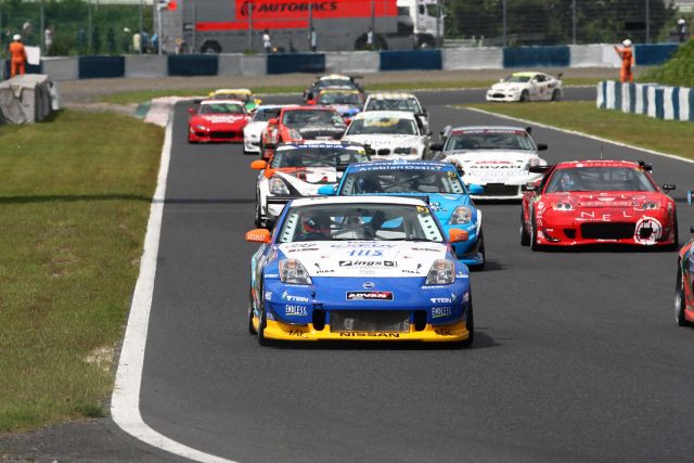 Parade lap for the Super Taikyu series at Okayama Circuit. The H.I.S. Nissan Fairlady Z, piloted by Igor Sushko and Maejima Shyu