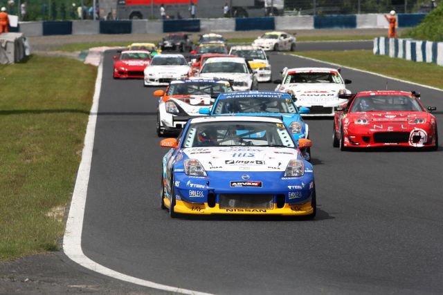 Parade lap for the Super Taikyu series at Okayama Circuit. The H.I.S. Nissan Fairlady Z, piloted by Igor Sushko and Maejima Shyu