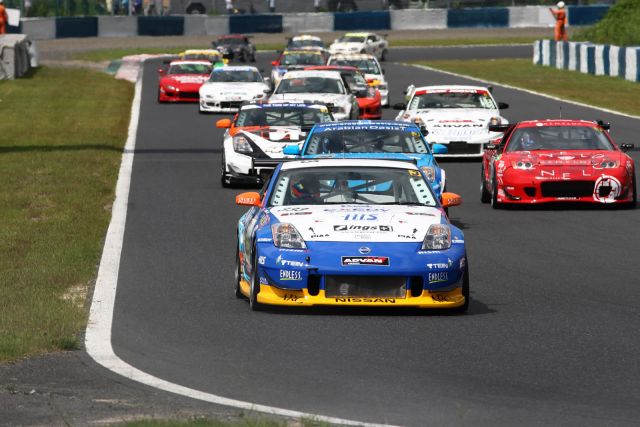 Parade lap for the Super Taikyu series at Okayama Circuit. The H.I.S. Nissan Fairlady Z, piloted by Igor Sushko and Maejima Shyu