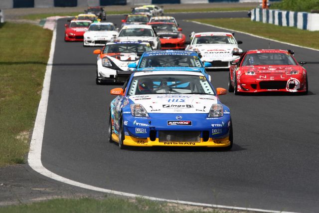 Parade lap for the Super Taikyu series at Okayama Circuit. The H.I.S. Nissan Fairlady Z, piloted by Igor Sushko and Maejima Shyu