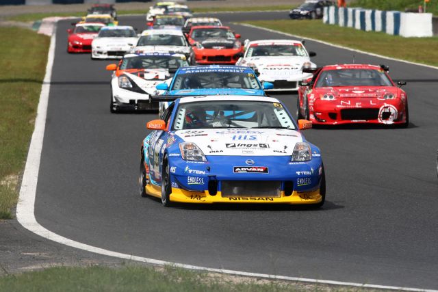 Parade lap for the Super Taikyu series at Okayama Circuit. The H.I.S. Nissan Fairlady Z, piloted by Igor Sushko and Maejima Shyu