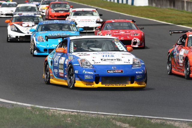 Parade lap for the Super Taikyu series at Okayama Circuit. The H.I.S. Nissan Fairlady Z, piloted by Igor Sushko and Maejima Shyu