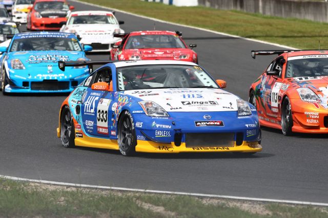 Parade lap for the Super Taikyu series at Okayama Circuit. The H.I.S. Nissan Fairlady Z, piloted by Igor Sushko and Maejima Shyu