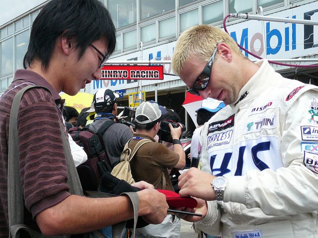 Igor Sushko signing autographs.