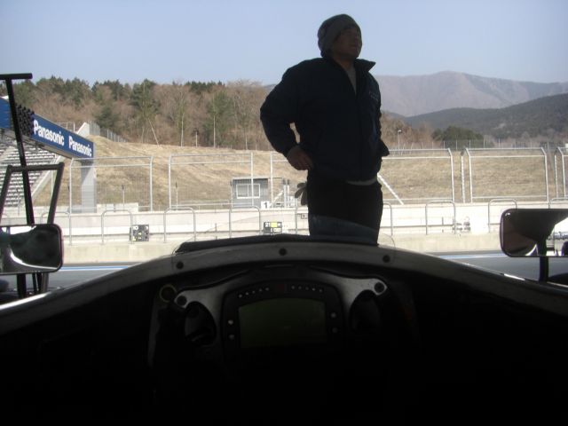 Driver's point of view from the FCJ Formula Renault racecar.